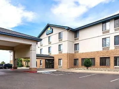 Hotel Days Inn & Suites By Wyndham Denver International Airport