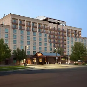 Courtyard By Marriott Airport Hotel