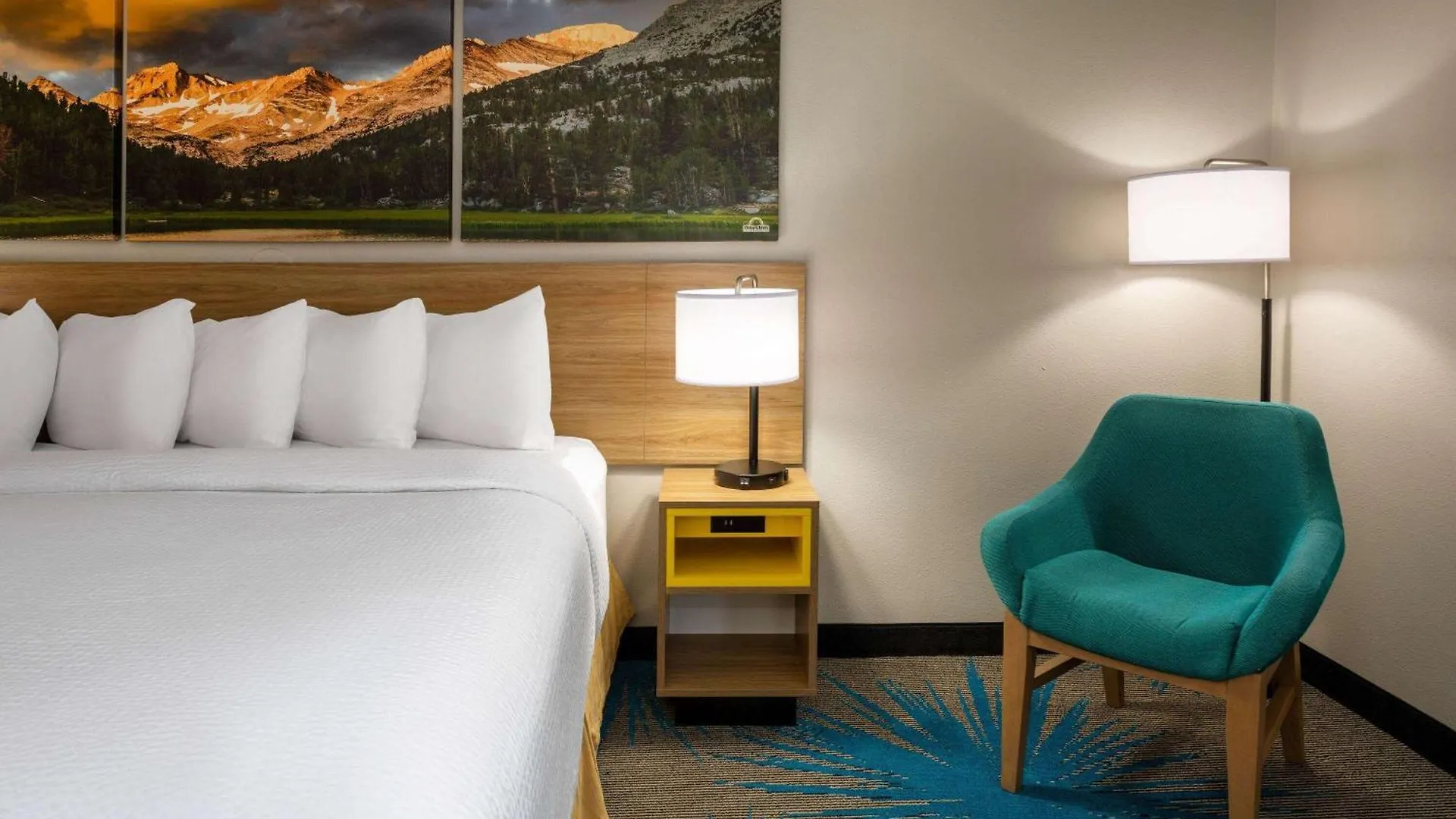 Days Inn & Suites By Wyndham Denver International Airport
