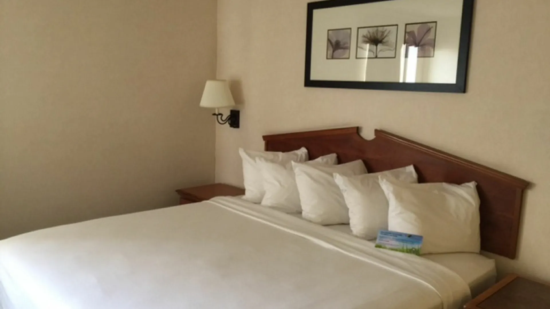 מלון Days Inn & Suites By Wyndham Denver International Airport